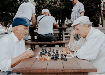 קשישים משחקים שחמט